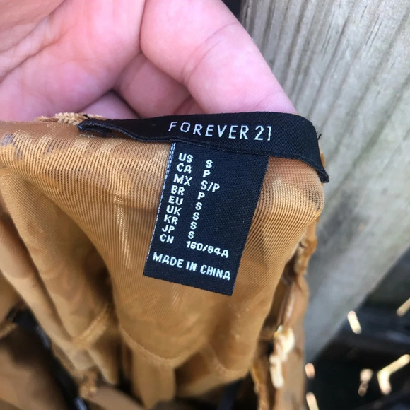 FOREVER 21 FLORAL VELVET WRAP TANK - Picture 3 of 3